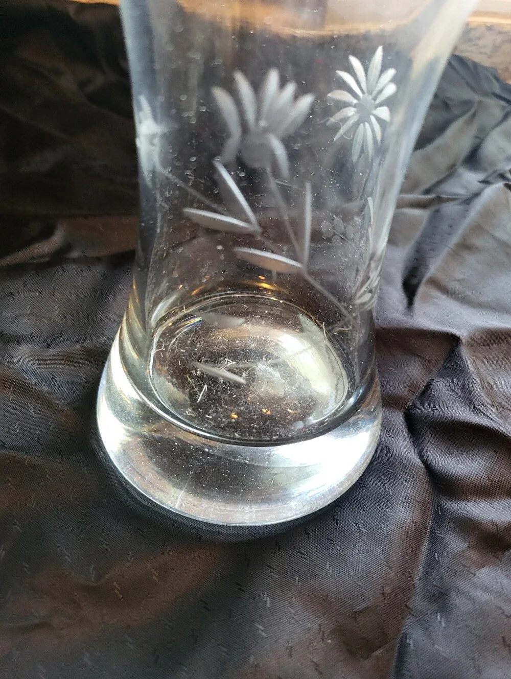 VTG. 7 x 5.5 Across Split And Folded Top Clear Etched Floral Glass Bud Vase - Picture 11 of 12
